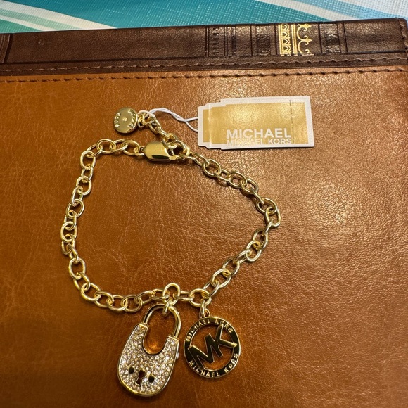 Michael Kors Pave Padlock Logo Chain Bracelet Goldtone Brass NWT - Picture 3 of 16